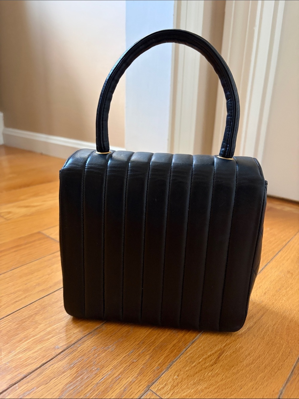 CHANEL vintage vertical top handle - Picture 2 of 15